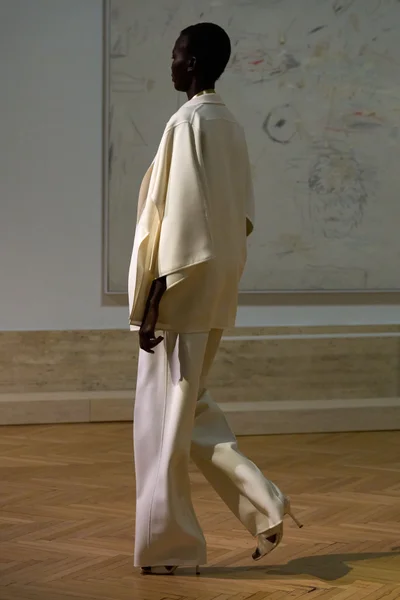 Look 23